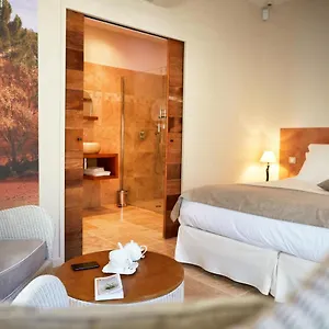 https://les-mazets-du-luberon.fr-provencehotel.com